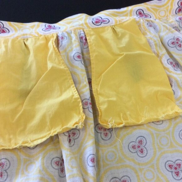 Handmade Retro Yellow Cotton Half Apron With Ruffled Teardrop Pockets - Picture 5 of 6